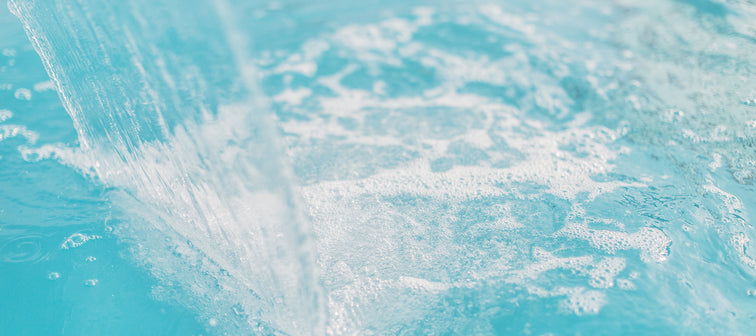 Wasserfall im Pool