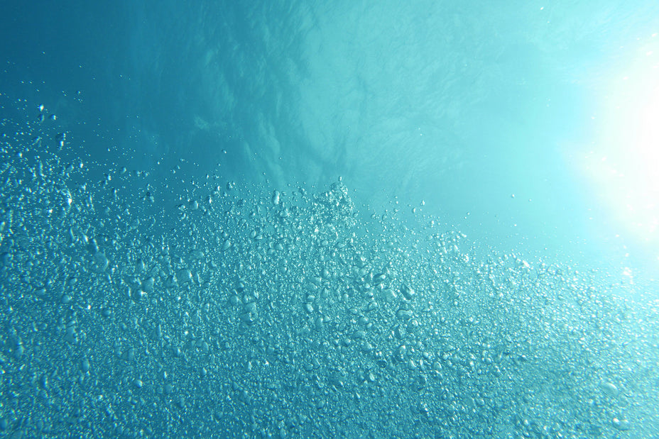 Luftblasen im Pool