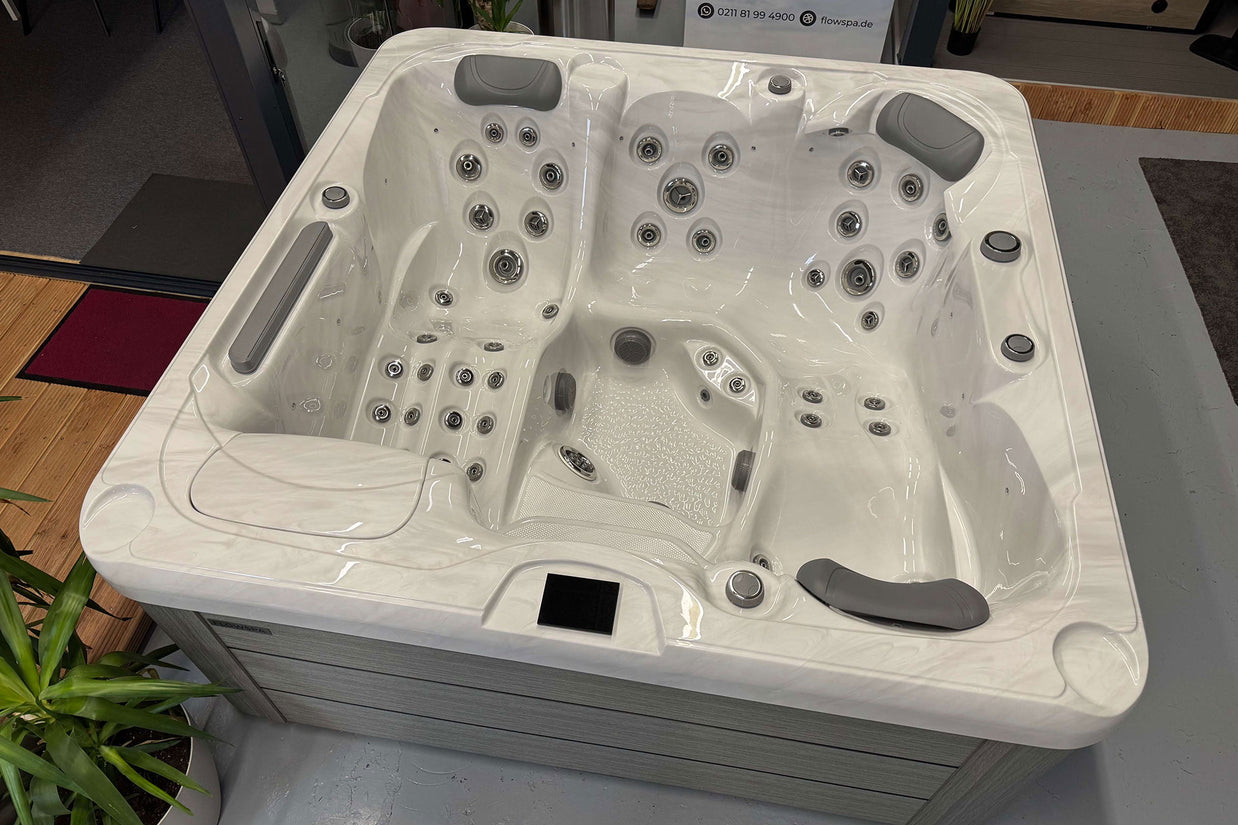 Whirlpool St Tropez