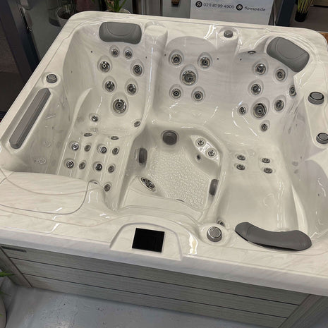 Whirlpool St Tropez