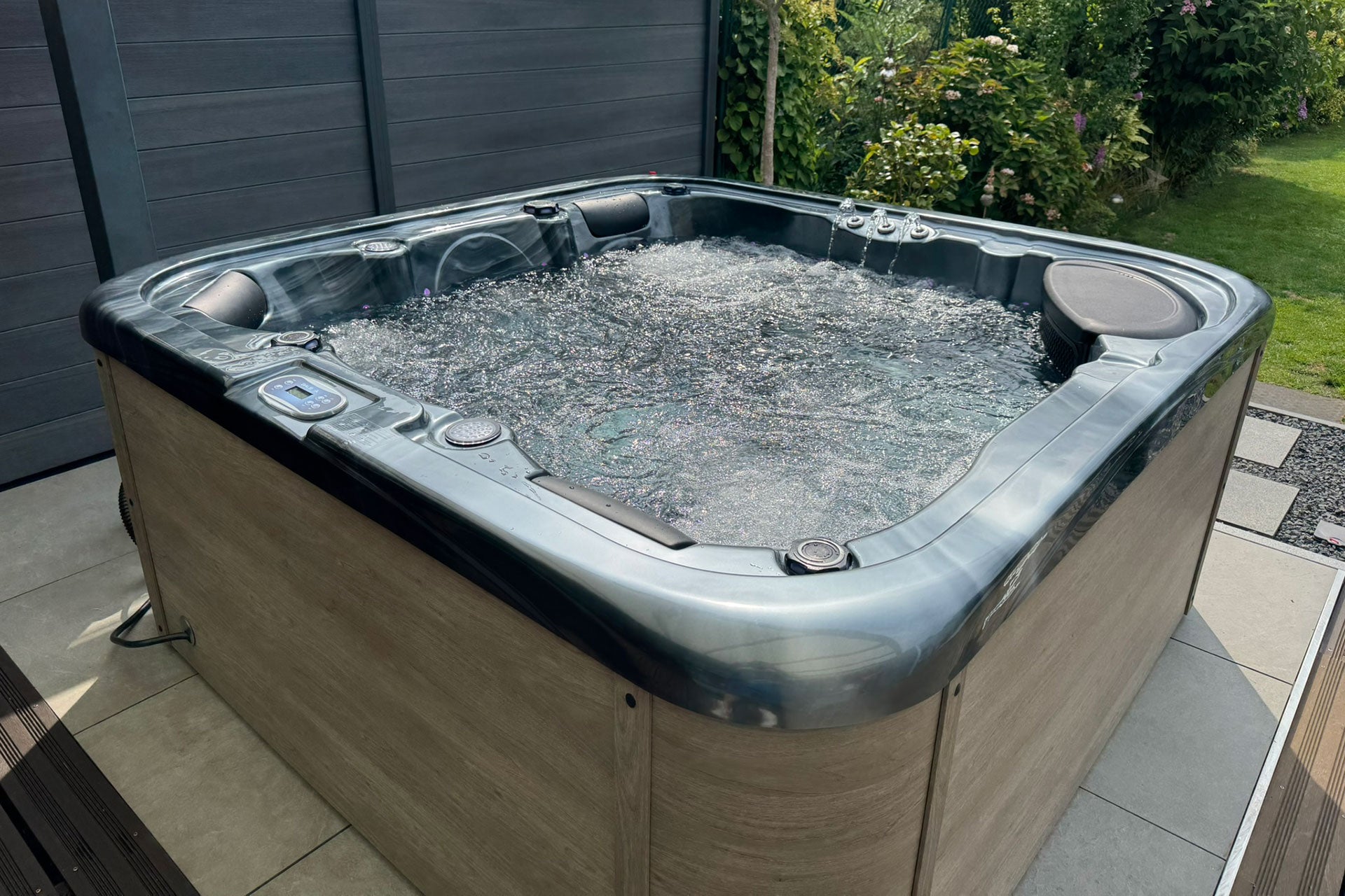 hot tub dunkel