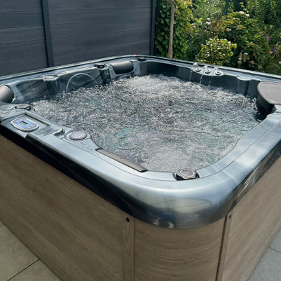 hot tub dunkel
