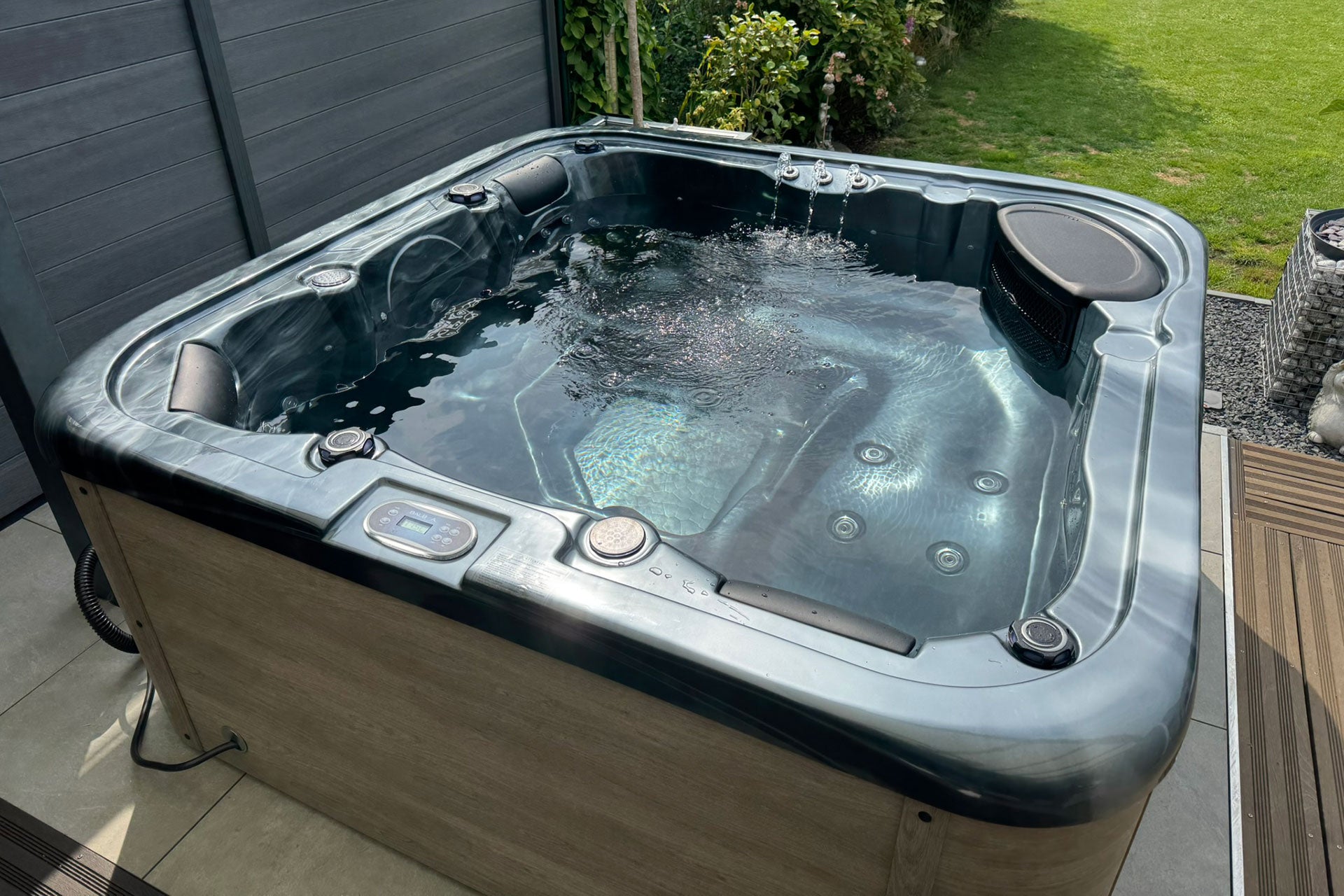 grauer Whirlpool