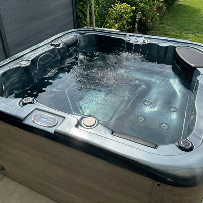 grauer Whirlpool