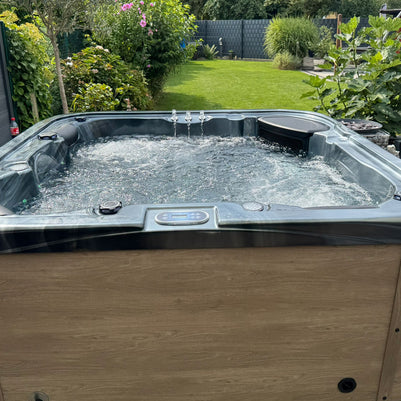 dunkler Whirlpool