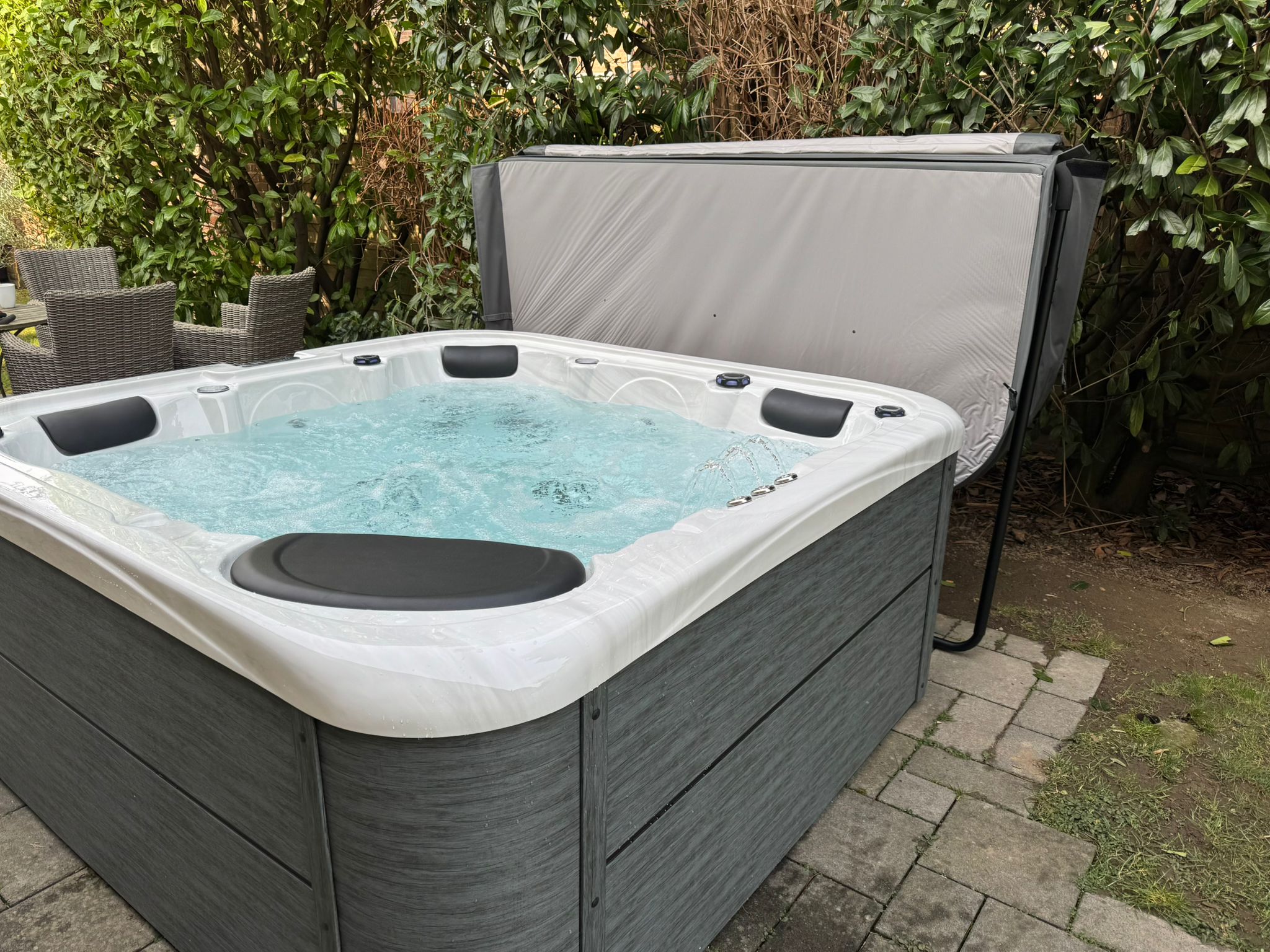 Whirlpool für 4 Personen