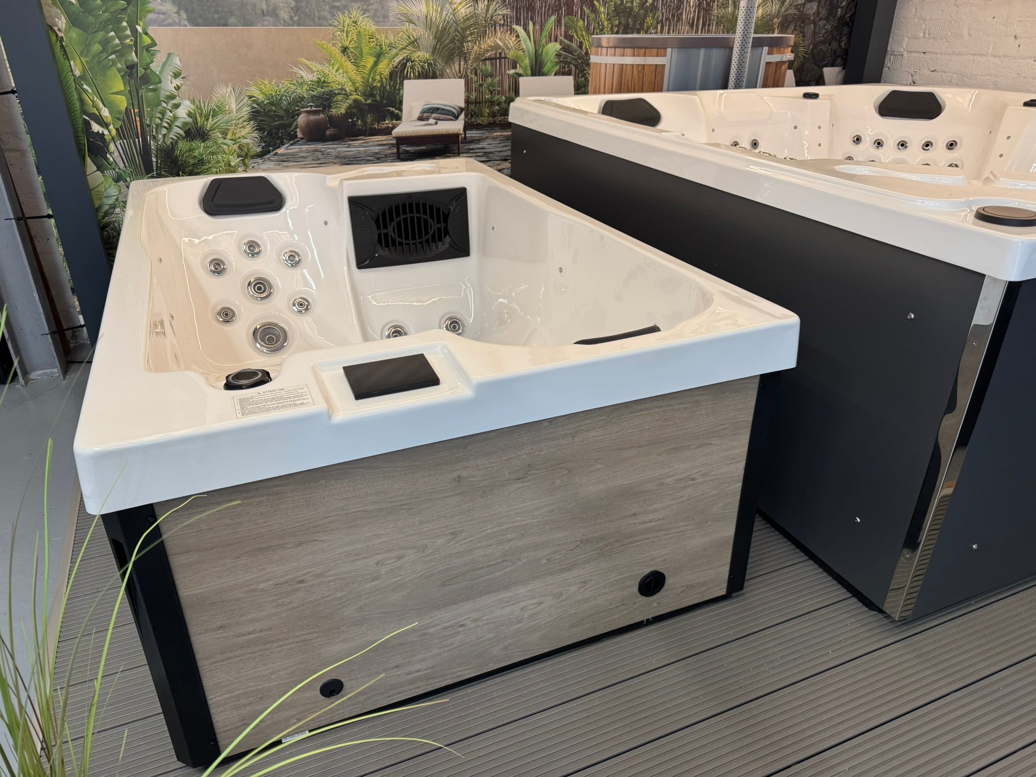 Der Whirlpool Monaco ist ein kompakter Pool für die Terrasse oder den Balkon