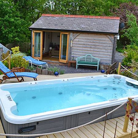 Swim Spa im eigenen Garten